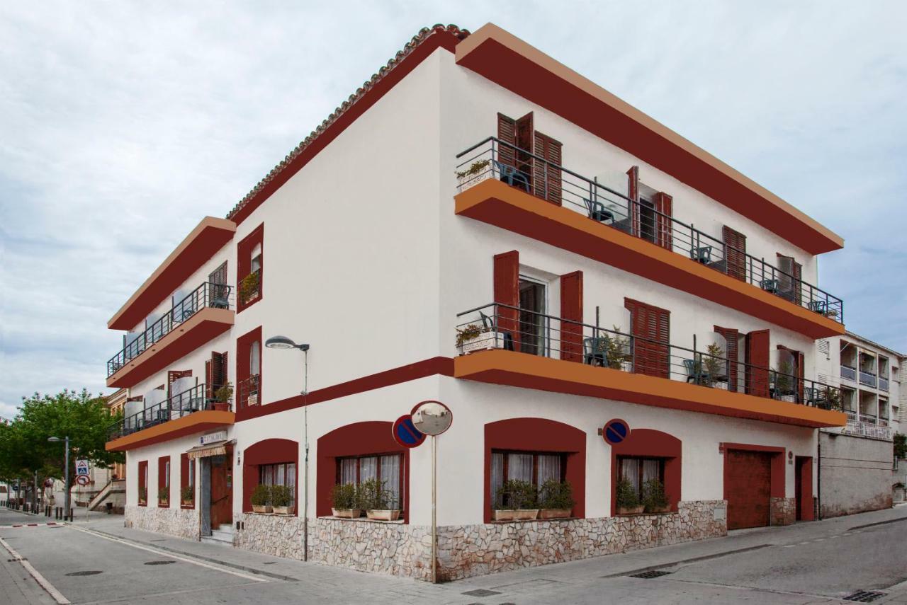 Hostal Residencia Catalina Palamos Exterior photo